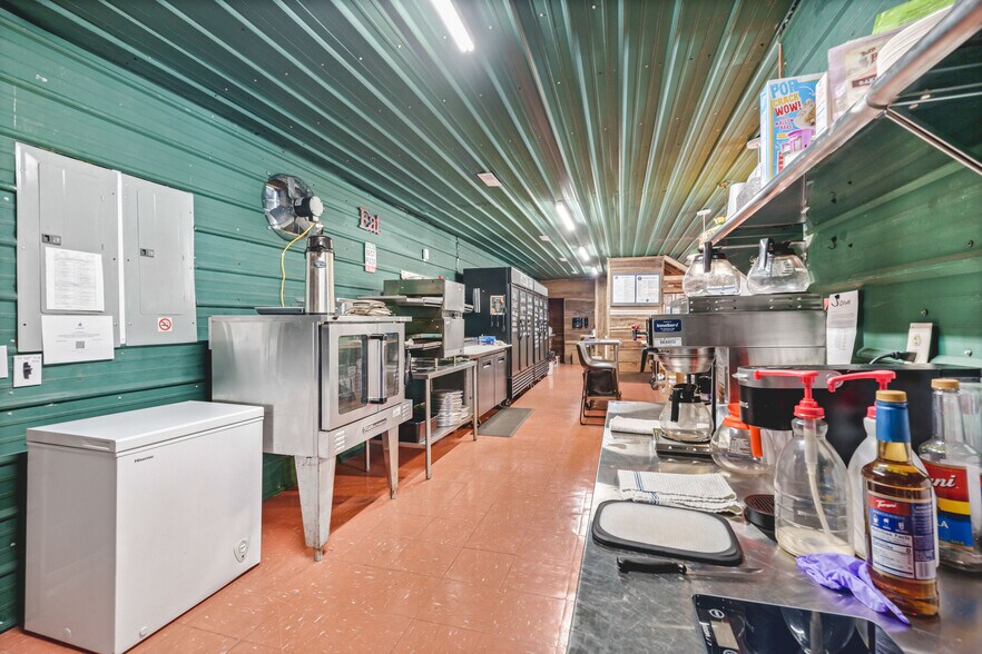 More Photos Of 112 Wilderness Rd, Mammoth Cave General Retail For Sale