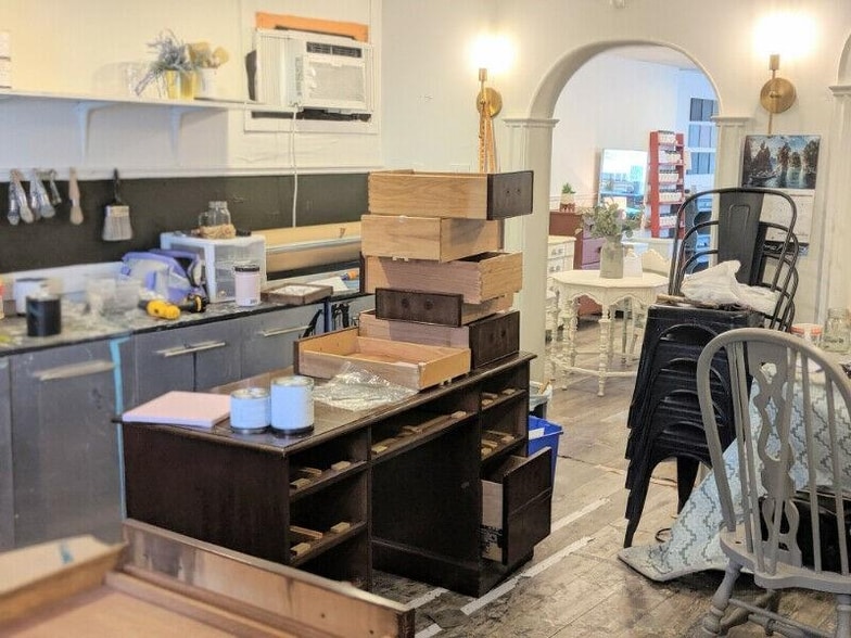 More Photos Of 431-433 Brock Av, Burlington Storefront Retail Residential For Lease