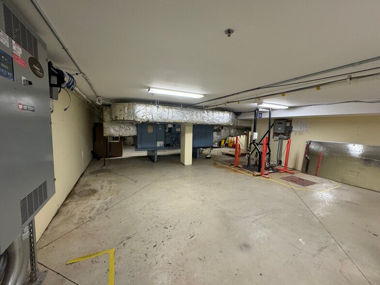 More Photos Of 725 Gibralter St, Norfolk Flex For Sale