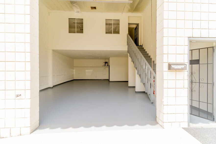 More Photos Of 138 Arena St, El Segundo Warehouse For Lease