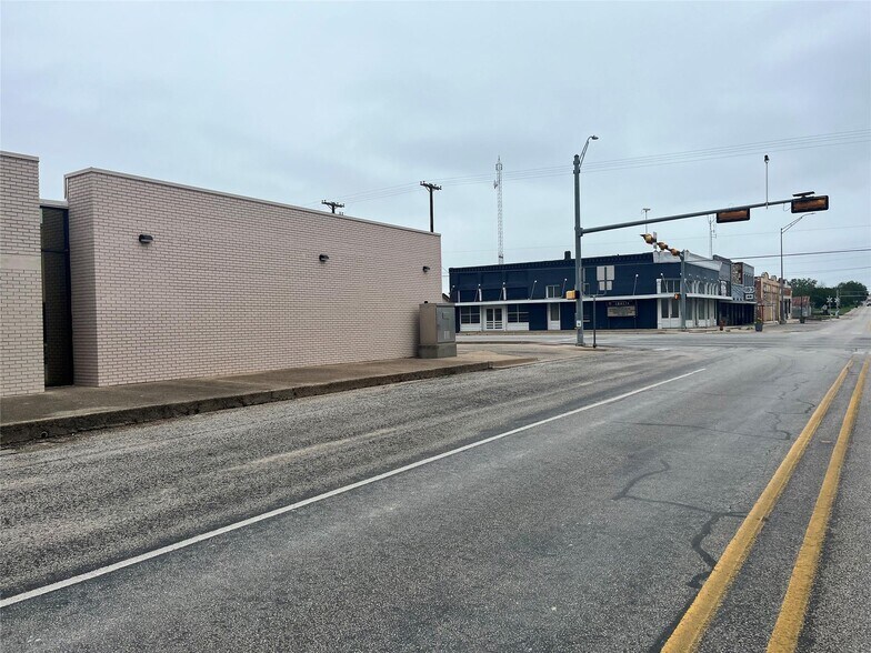 More Photos Of 101 N 4th St, Lometa Daycare Center For Sale