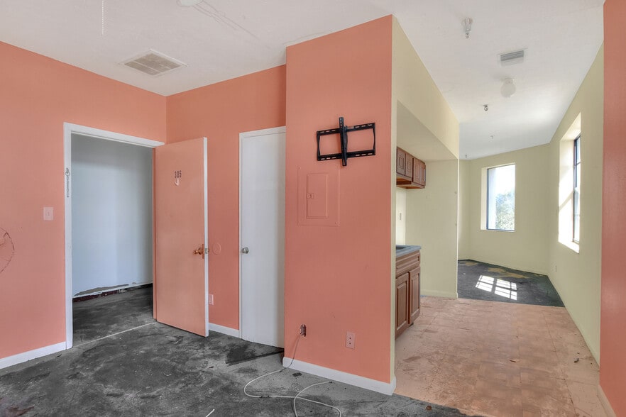 More Photos Of 206 Pilaklakaha Ave, Auburndale Apartments For Sale