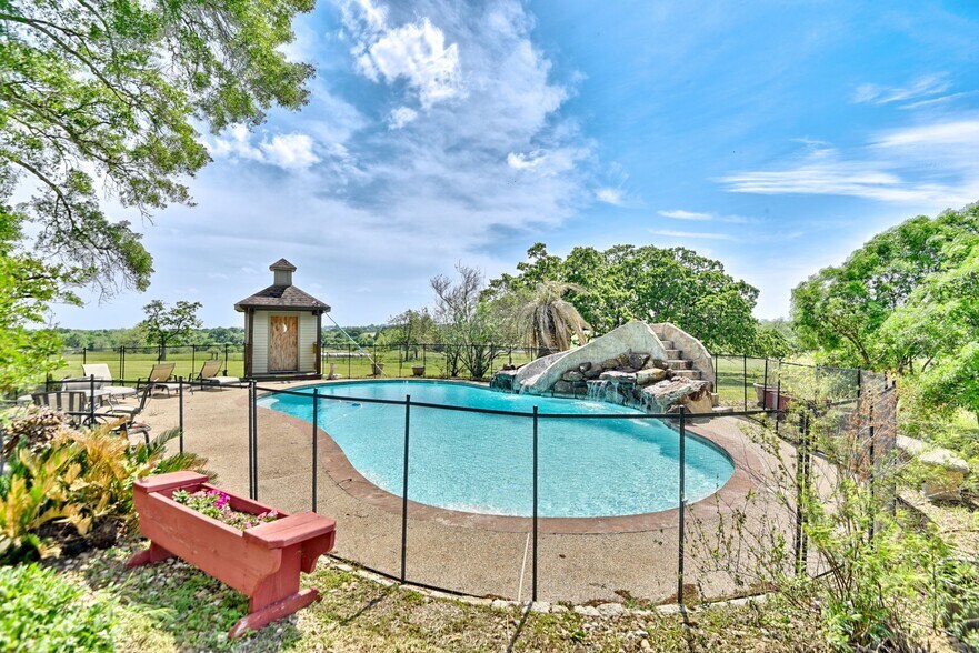 More Photos Of 2575 Old Mill Creek Rd, Brenham Specialty For Sale