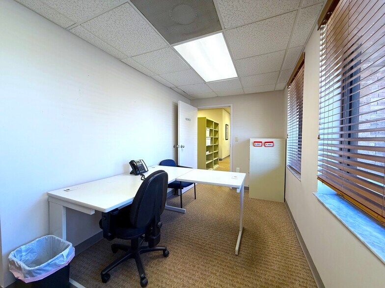 More Photos Of 3861 Oakwater Cir, Orlando Medical For Sale