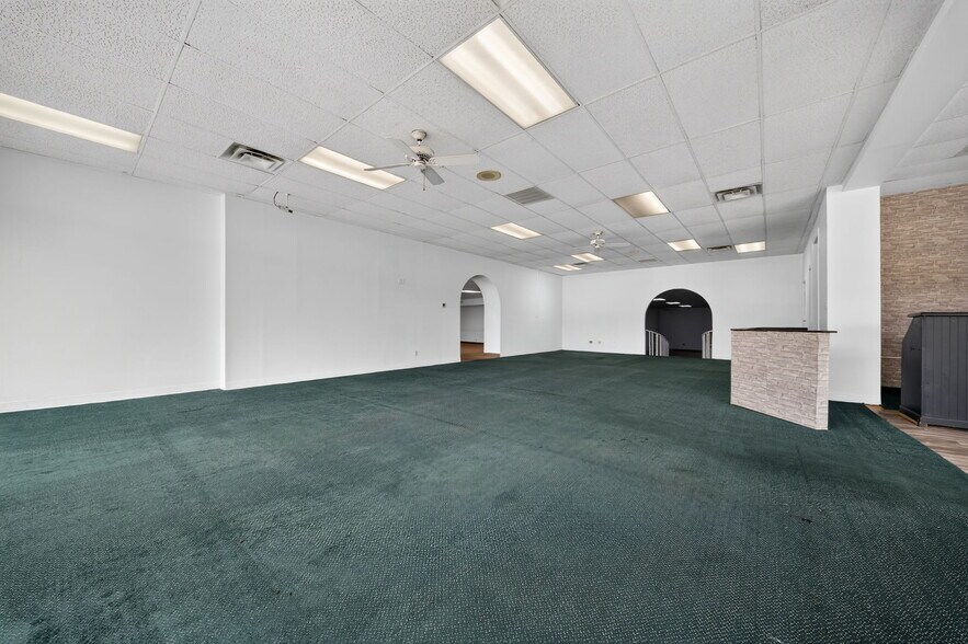 More Photos Of 2539 W Prospect Rd, Ashtabula Storefront For Sale