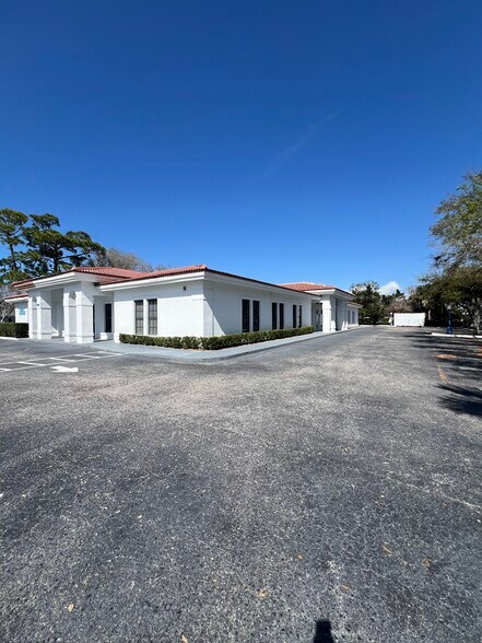 More Photos Of 2520 Tamiami Trl N, Nokomis Medical For Sale