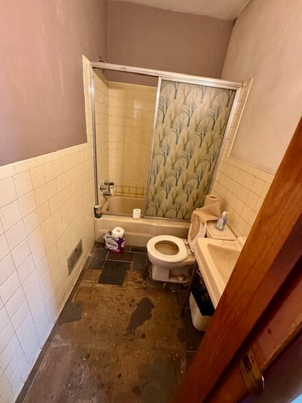 More Photos Of 295 Meadow Ave, Washington Warehouse For Sale