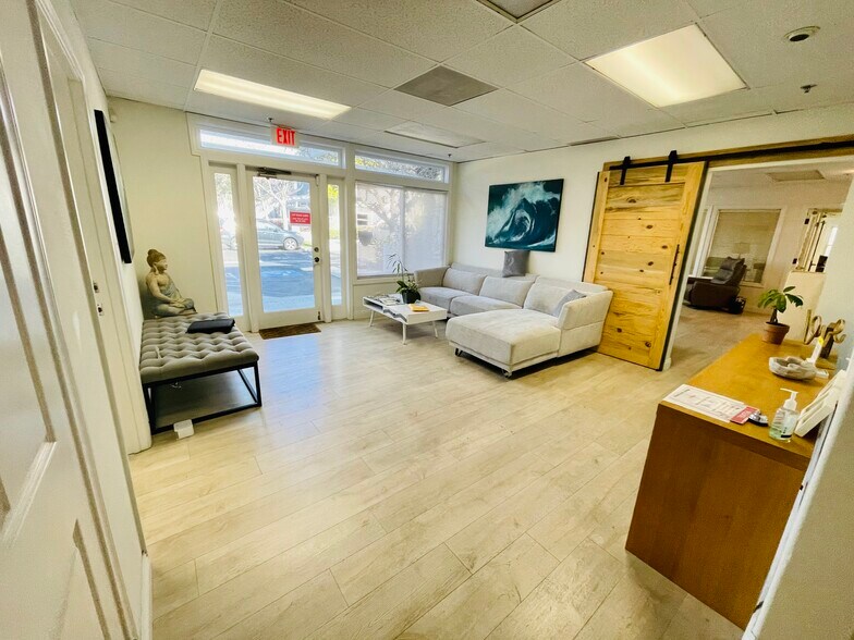 More Photos Of 2488 Newport Blvd, Costa Mesa Office For Lease