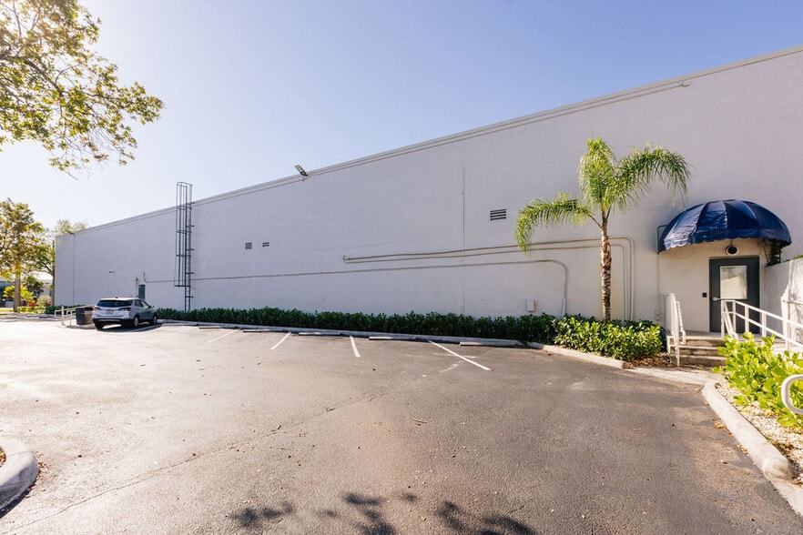 More Photos Of 4200 N 29th Ave, Hollywood Unknown For Lease