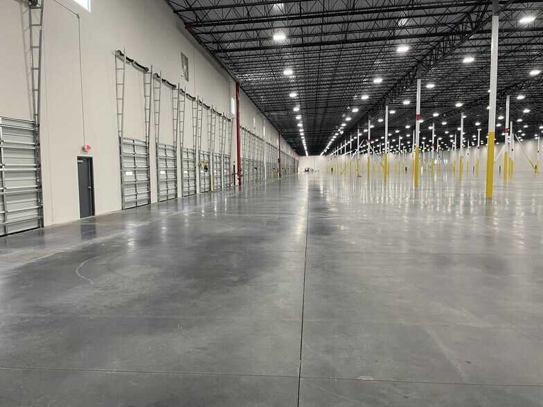 More Photos Of 2860 Stadium Dr, Kannapolis Distribution For Lease