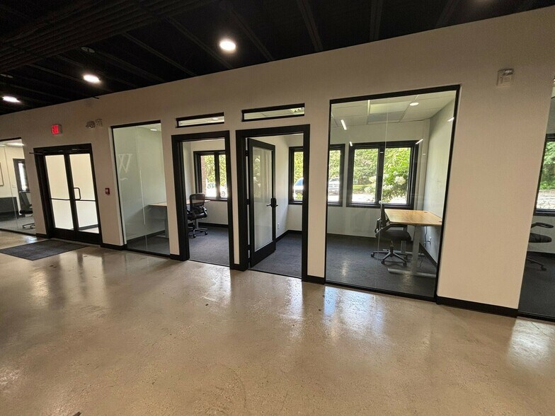 More Photos Of 7177 Hickman Rd, Urbandale Office For Sale