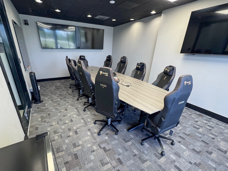 More Photos Of 5770 E Skelly Dr, Tulsa Office For Sale