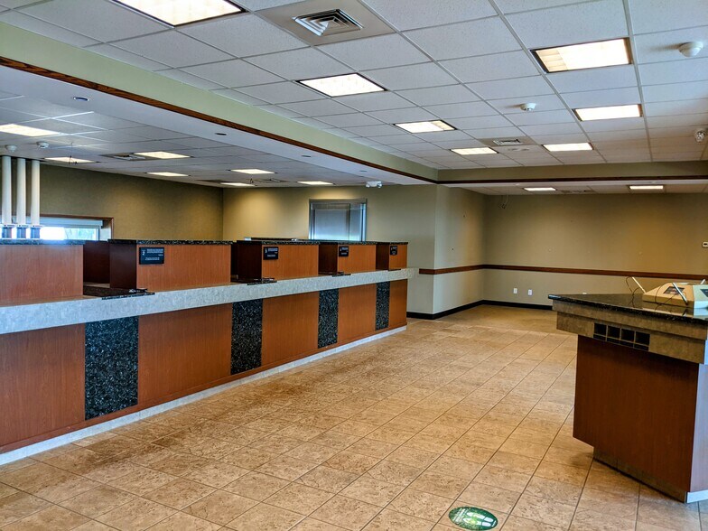 More Photos Of 1919 Fitz Ln, Nixa Drugstore For Lease