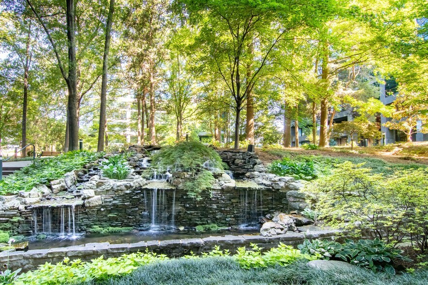 More Photos Of 6410 Poplar Ave, Memphis Office For Lease