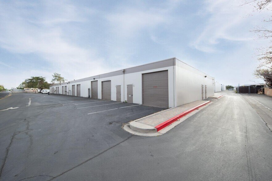 More Photos Of 360 Freeport Blvd, Sparks Warehouse For Lease