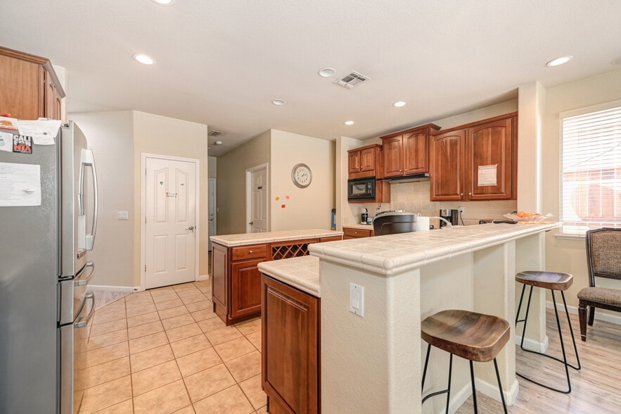 More Photos Of 6056 Big Bend Dr, Roseville Assisted Living For Sale