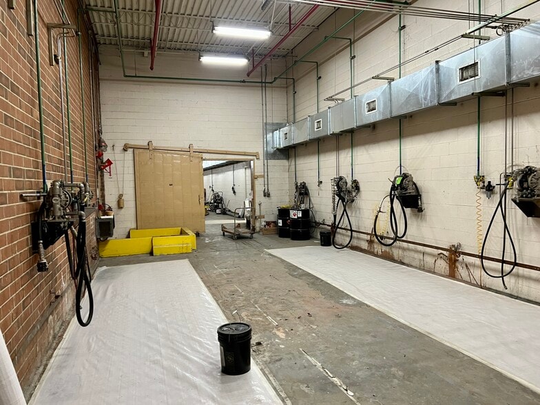 More Photos Of 102 E Holly Hill Rd, Thomasville Manufacturing For Lease