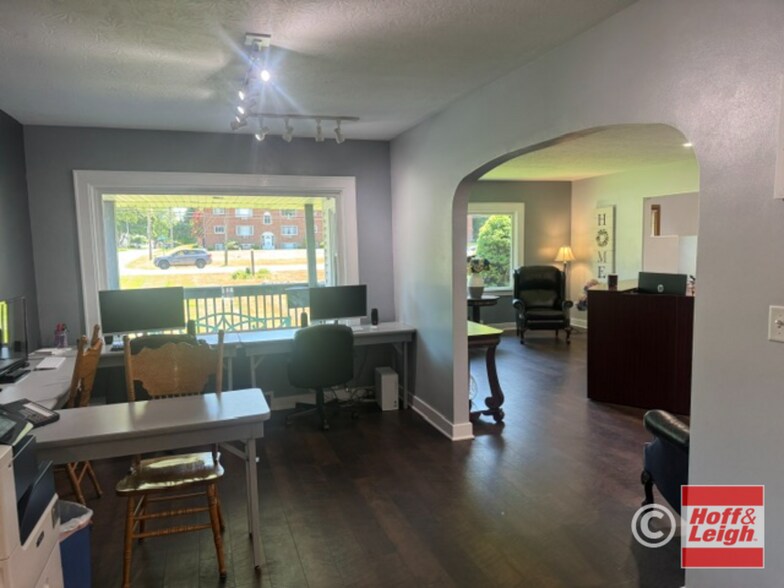 More Photos Of 355 N Main St, Munroe Falls Office Residential For Sale