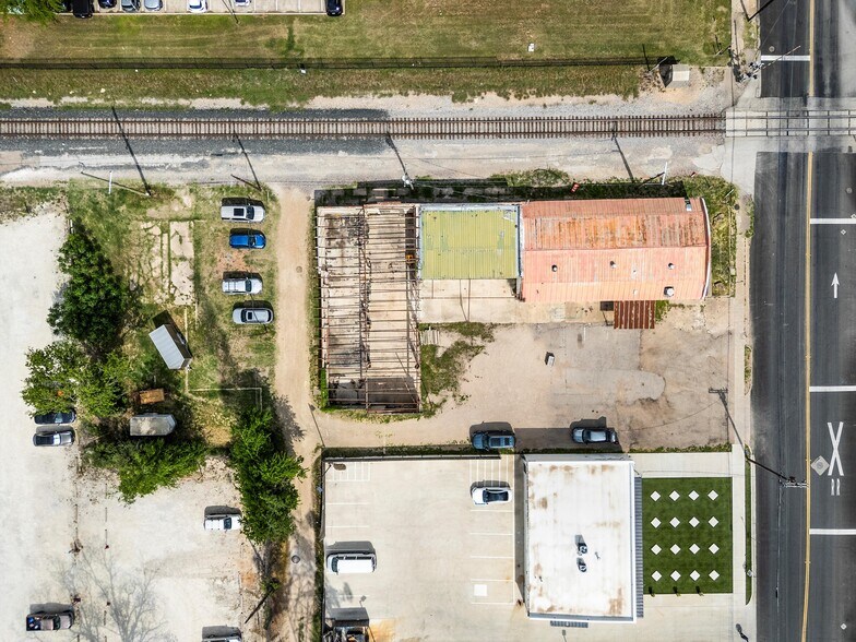 More Photos Of 401 S 8th St, Waco General Retail For Sale