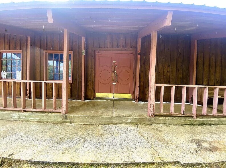 More Photos Of 8804 Warsaw Road 85, Aliceville Loft Creative Space For Sale