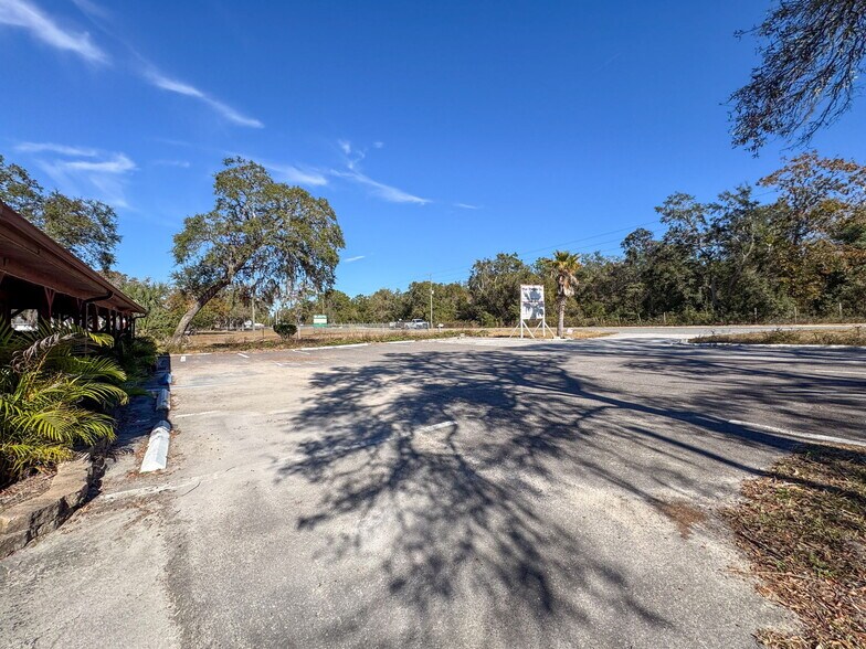 More Photos Of 15525 Shady Hills Rd, Spring Hill Restaurant For Sale