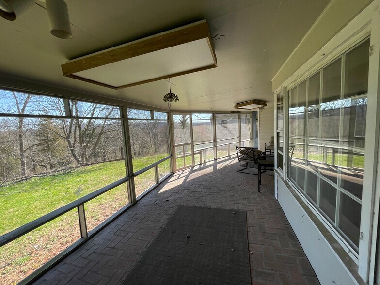 More Photos Of 1132 State Route 31, Lebanon Office Residential For Sale