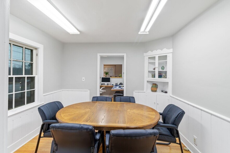 More Photos Of 1534 Poplar Level Rd, Louisville Office For Sale