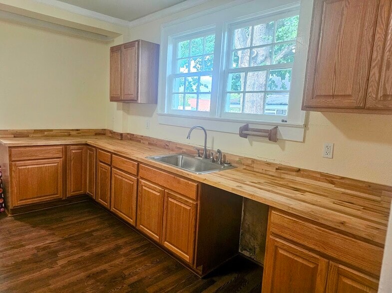 More Photos Of 354 S Main St, Thomaston Apartments For Sale