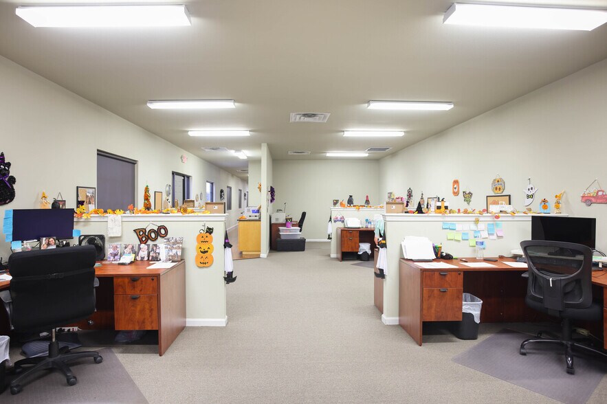 More Photos Of 8860 Oakland Rd, San Antonio Office For Sale