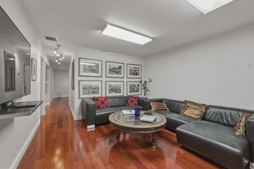 More Photos Of 1210 NE 8th Ave, Fort Lauderdale Warehouse For Sale