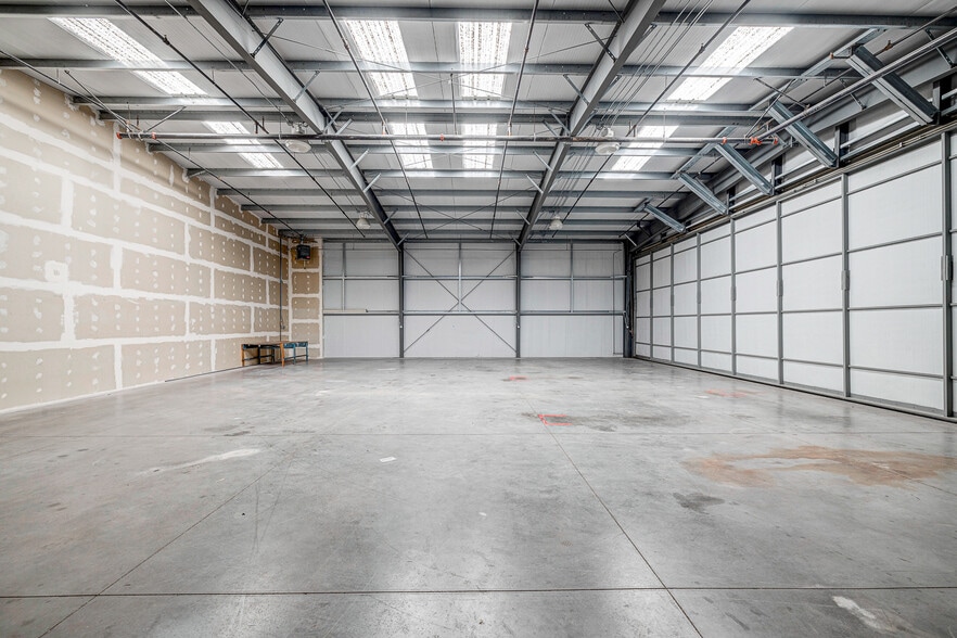 More Photos Of 2730 Airport Dr, North Las Vegas Airplane Hangar For Sale