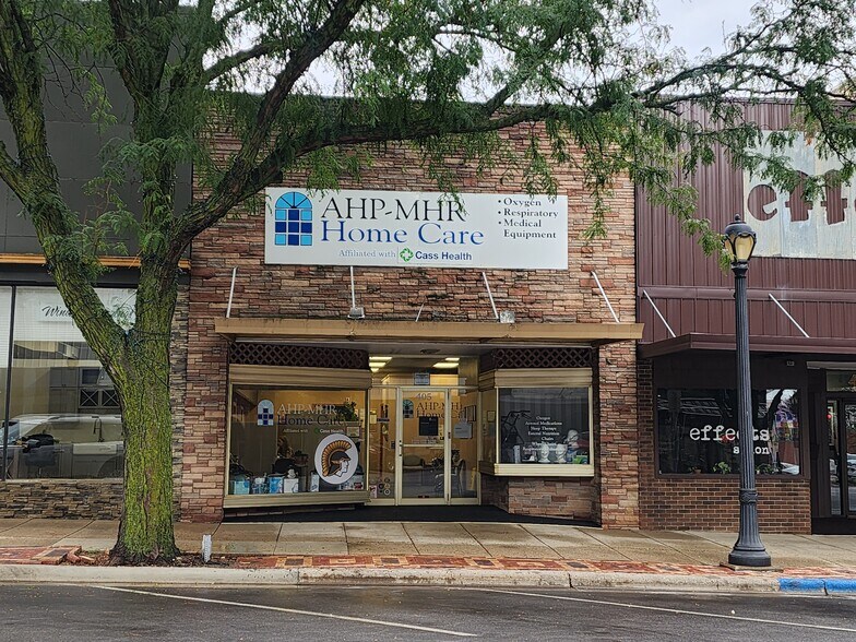 Primary Photo Of 405 Chestnut St, Atlantic Storefront For Sale