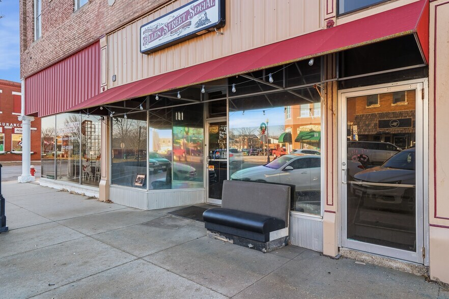 More Photos Of 103 N Allen St, Centralia General Retail For Sale