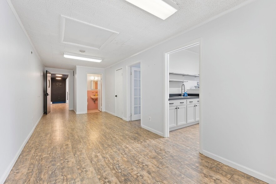 More Photos Of 1453 Pennsylvania Ave SE, Washington Storefront Retail Office For Lease