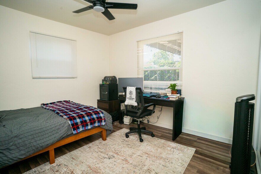 More Photos Of 1951 Hornblend St, San Diego Apartments For Sale