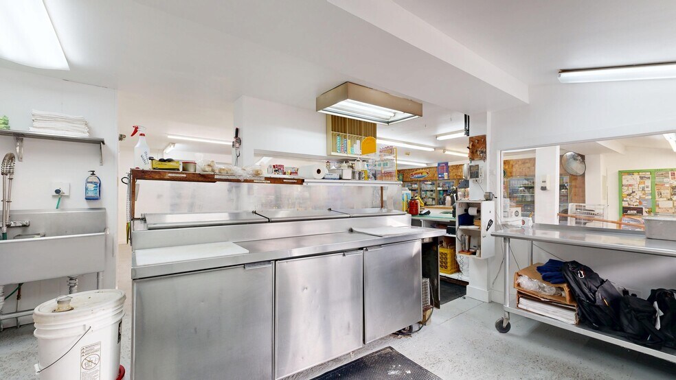 More Photos Of 130 Wardtown Rd, Freeport General Retail For Sale