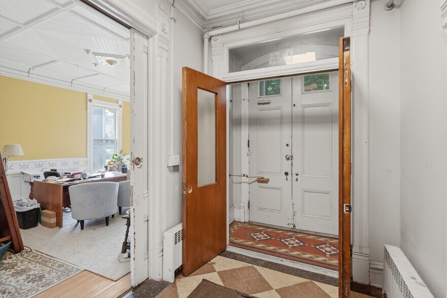 More Photos Of 40 S Hamilton St, Poughkeepsie Apartments For Sale