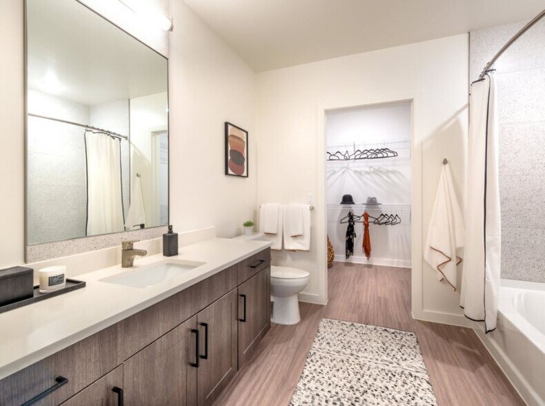More Photos Of 411 W Commerce St, Dallas Apartments For Lease