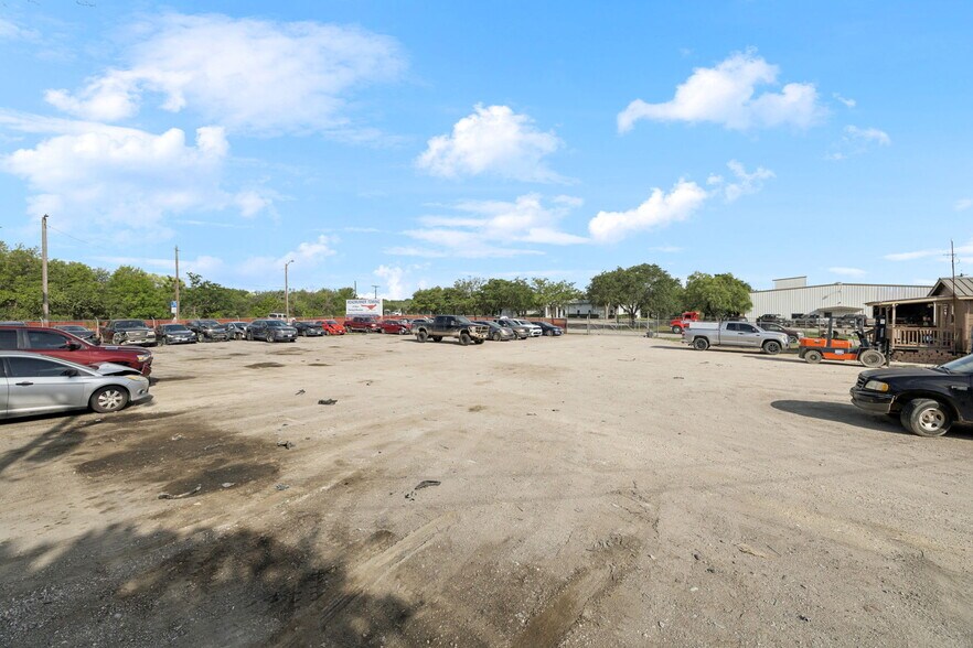 More Photos Of 100 Pecan Dr, Schertz Service For Lease