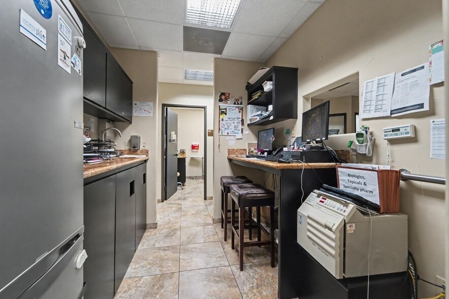 More Photos Of 1166 Live Oak Blvd, Yuba City Medical For Lease