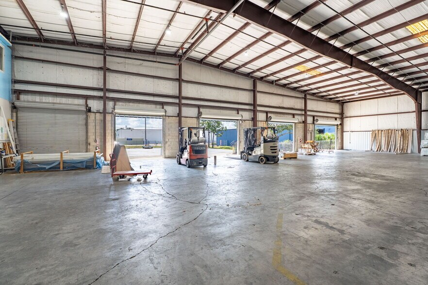 More Photos Of 3520 Old Metro Pky, Fort Myers Warehouse For Lease