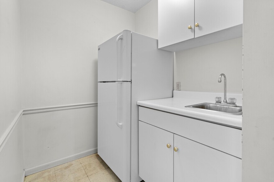 More Photos Of 2213 Duke St, Indianapolis Warehouse For Sale