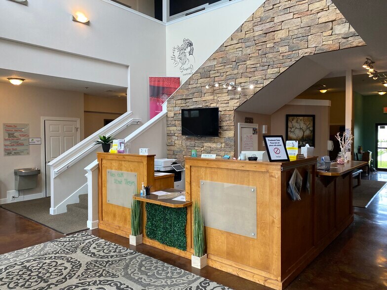 More Photos Of 350 SW Greenwich Dr, Lee's Summit Storefront Retail Office For Sale