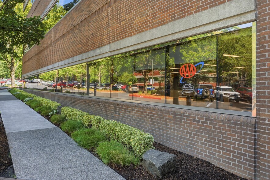 More Photos Of 6 Centerpointe Dr, Lake Oswego Office For Lease