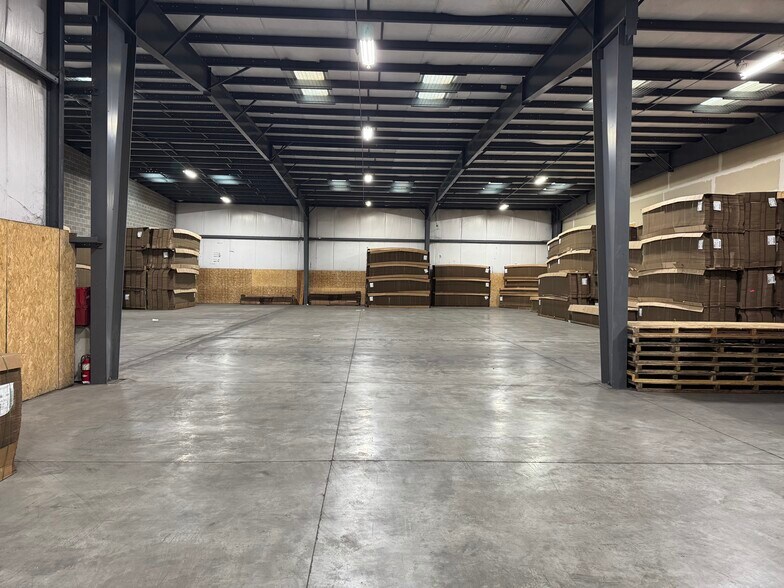 More Photos Of 16121 Business Pky, Hagerstown Warehouse For Lease