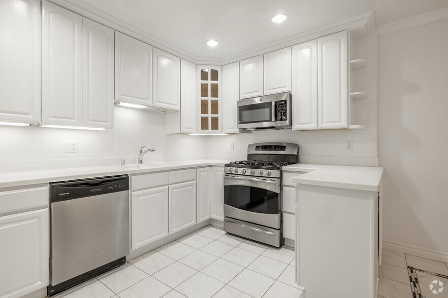 More Photos Of 432 N Palm Dr, Beverly Hills Apartments For Sale