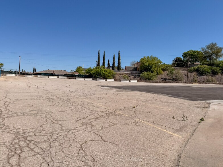 More Photos Of 10841 Pellicano Dr, El Paso Distribution For Lease
