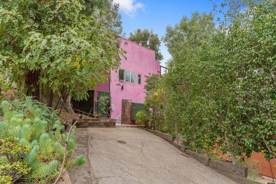More Photos Of 1964 Vestal Ave, Los Angeles Office Residential For Sale