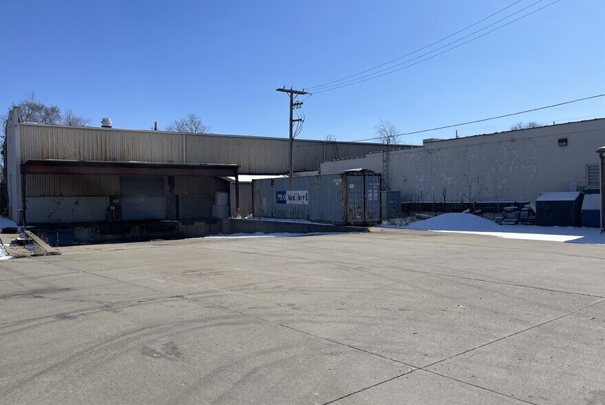 More Photos Of 1225 E West Maple Rd, Walled Lake Manufacturing For Lease