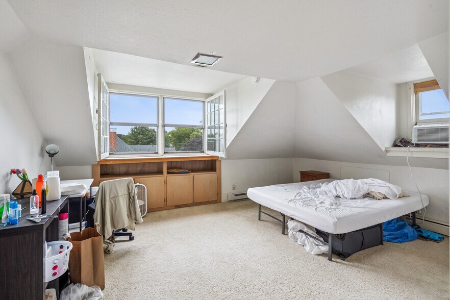 More Photos Of 920 High St, Grinnell Apartments For Sale